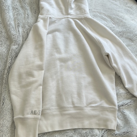 American Eagle cropped sweatshirt (labeled size medium but fits like a small) - Picture 3 of 3